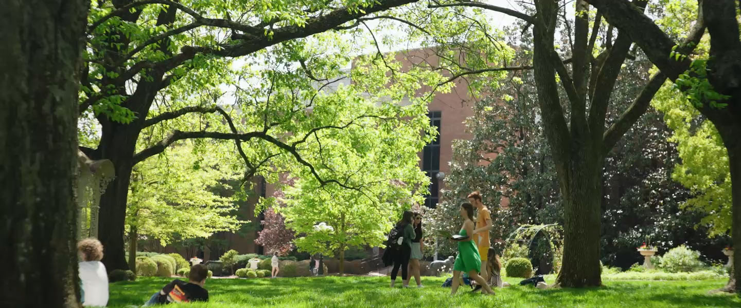 Students in Belmont's main quad