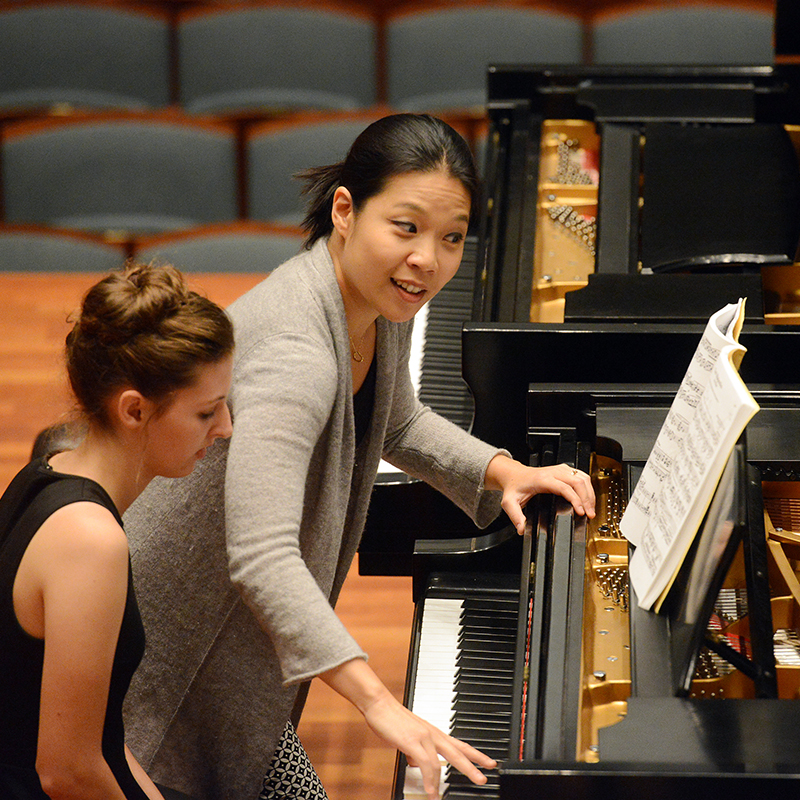 Joyce Yang instructs at master class in McAfee concert hall