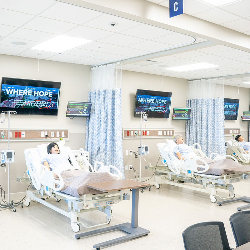 A simulation center with simulation dummies in hospital beds