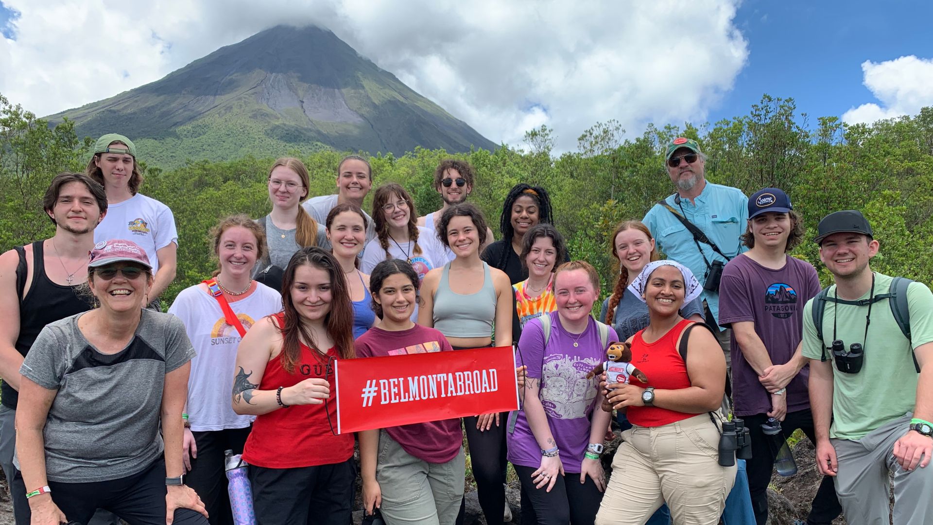 Students studying abroad in Costa Rica