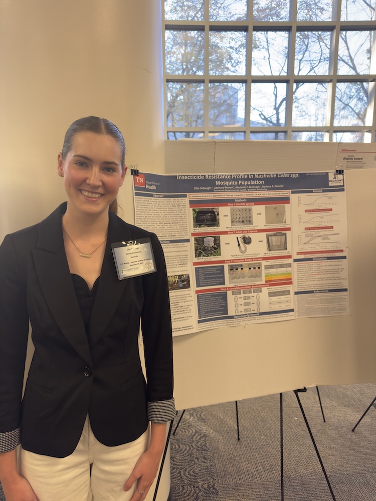 Ellie Sebaugh presenting her research at SURS