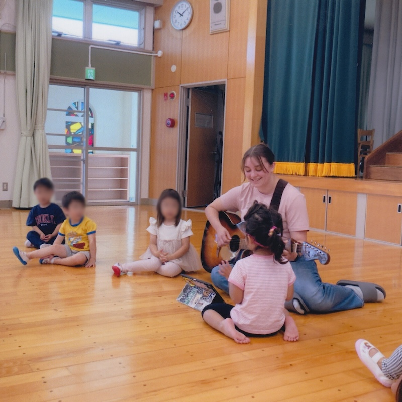 Lockney plays guitar for children