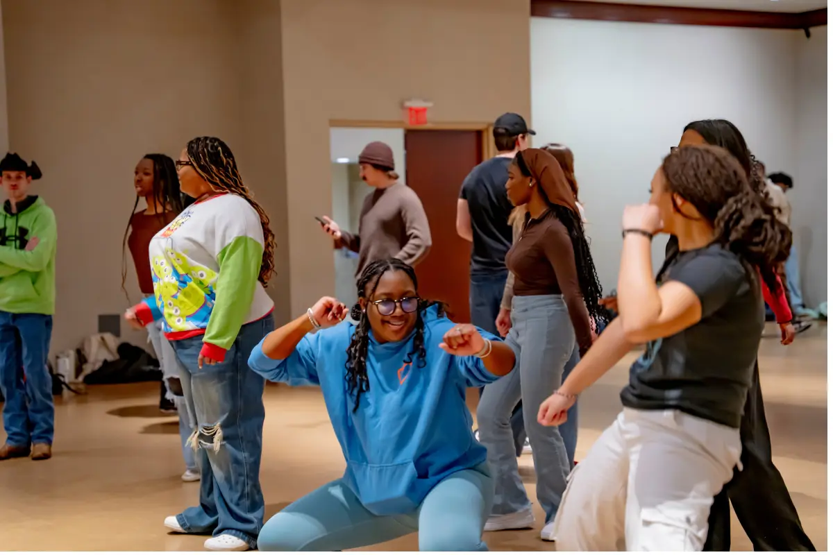 Belmont students dancing at line dancing event 